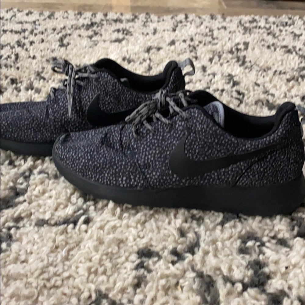 Nike women’s shoes lightly used
